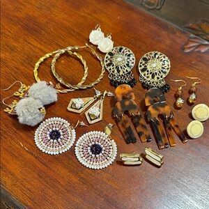 1️⃣7️⃣ 10 Pack Gold Tone Earring Bundle